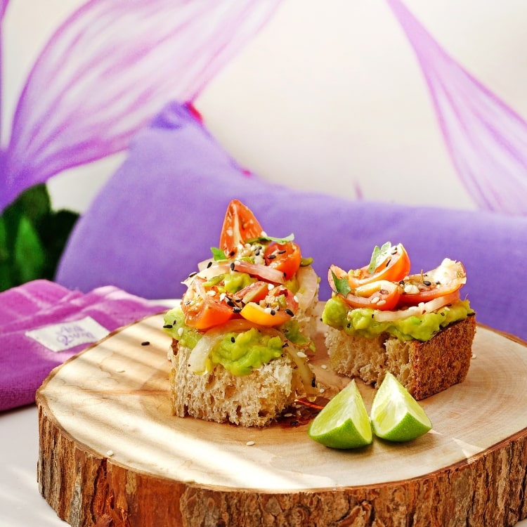 Avocado Toast | Healthy Vegan Breakfast in Ubud Bali – Acai Queen Bar Fresh avocado toast served at Acai Queen Bar, Ubud Bali – healthy vegan breakfast option