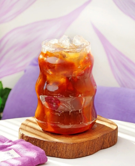 Acai Queen Iced Latte – Classic Chill Iced latte from Acai Queen, smooth espresso with creamy milk served cold